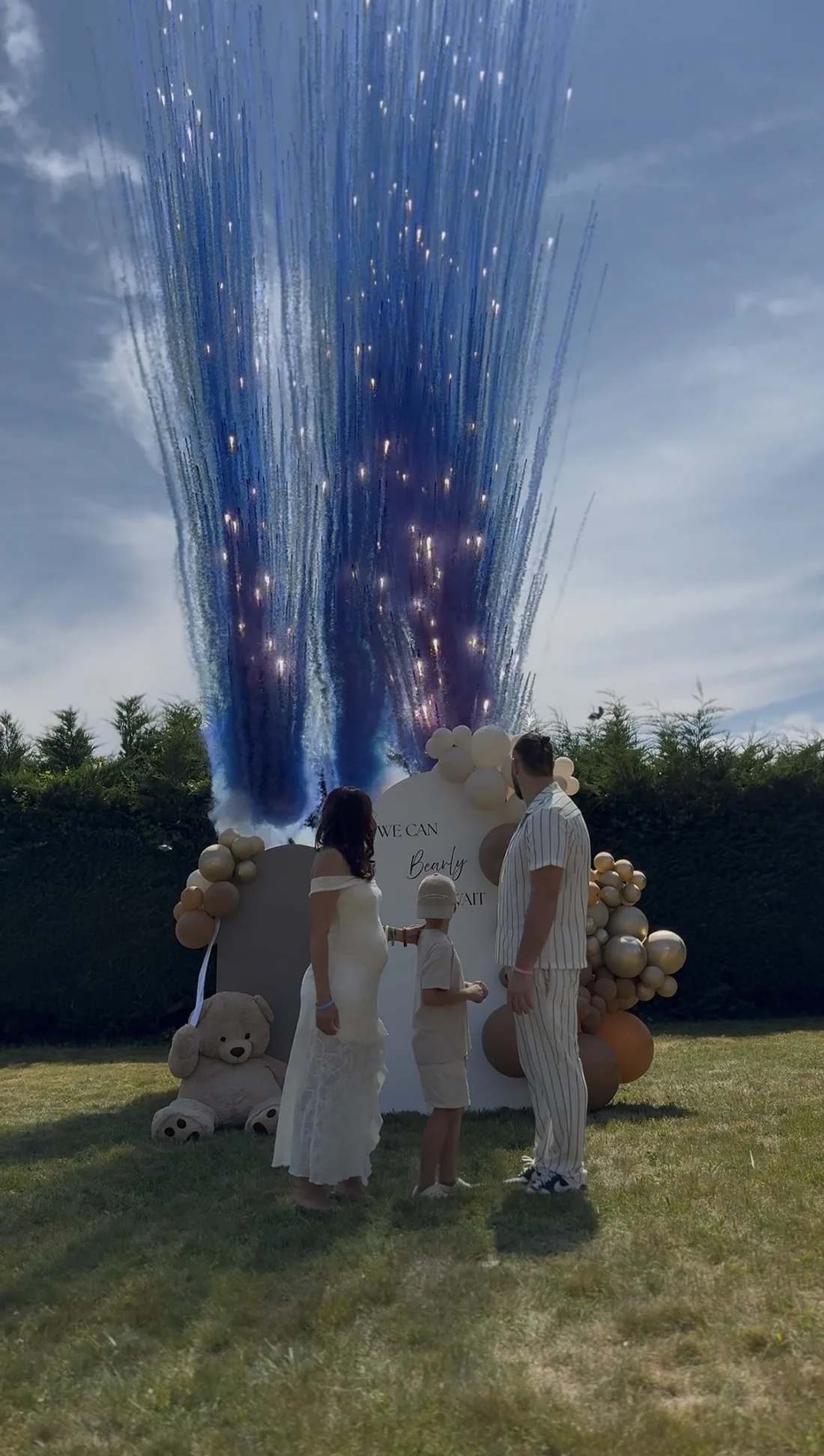 Fumigène bleu pour un gender reveal