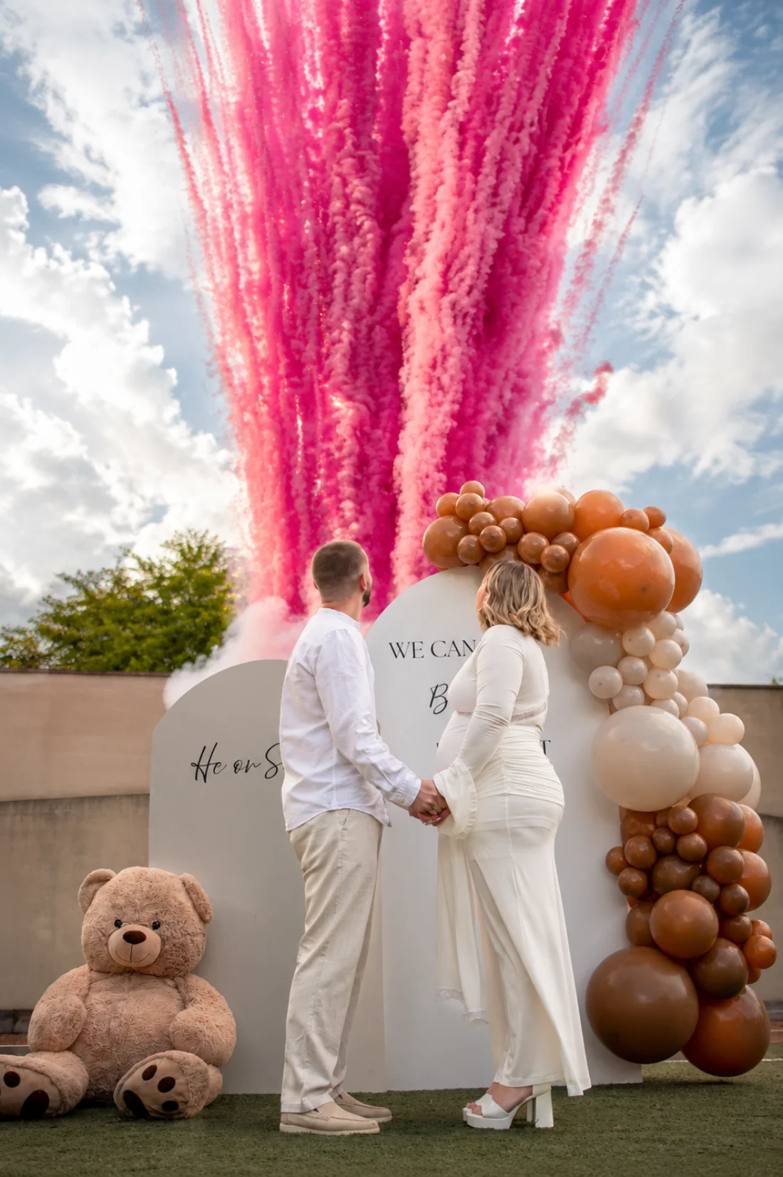 Fumigène rose pour un gender reveal